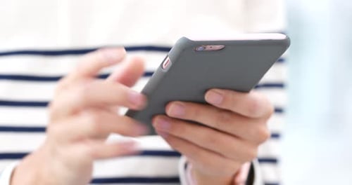 Uso de teléfonos inteligentes por parte de mujeres