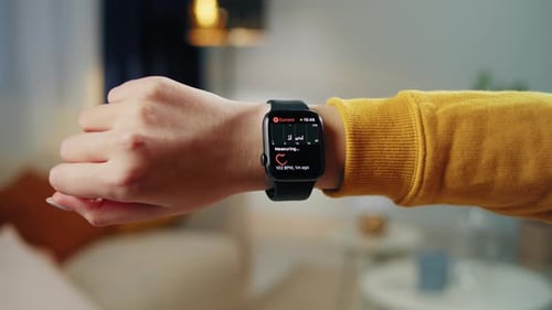 Smart Watch Displays Heart Rate Measurement on Wrist