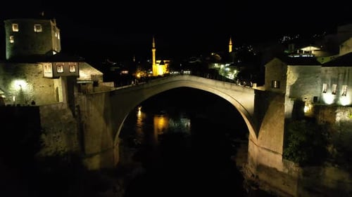 Mostar bei Nacht
