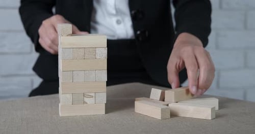 Konstruktion mit Holzziegeln.