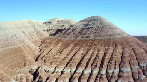 Montañas de colores de Aktau en la estepa