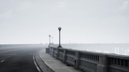 Ponte longa em Nevoeiro Nebuloso