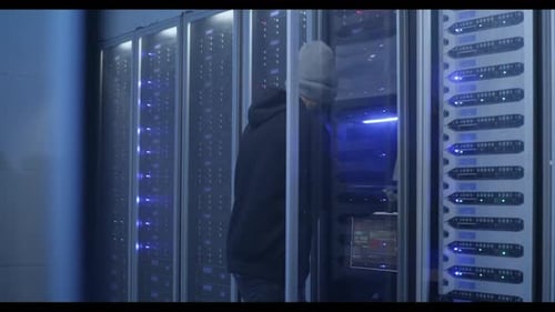 Des pirates informatiques pénètrent dans un centre de données