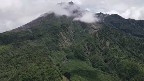 Zeitraffer Luftaufnahme des Merapi-Berges in Indonesien