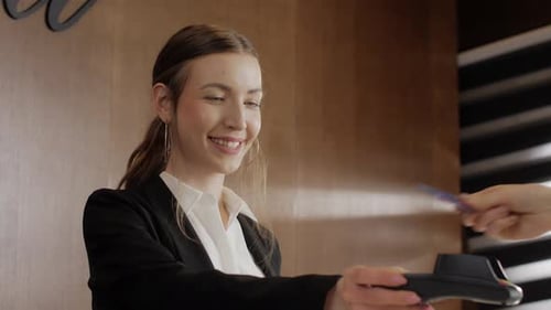 Serviço de checkout, o cliente paga com cartão de crédito