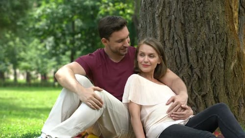 пара счастливая беременность парк