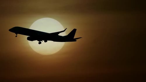 Flugzeug Airliner bei Ankunft am Flughafenterminal