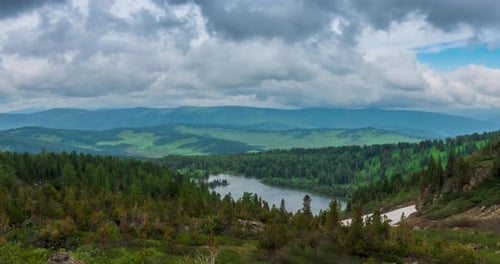 Mountain Lake Timelapse im Sommer oder Herbst