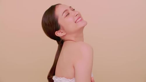 Hermoso rostro de joven asiática de piel natural.