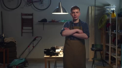 Artesano en el taller. Pasatiempos y trabajo