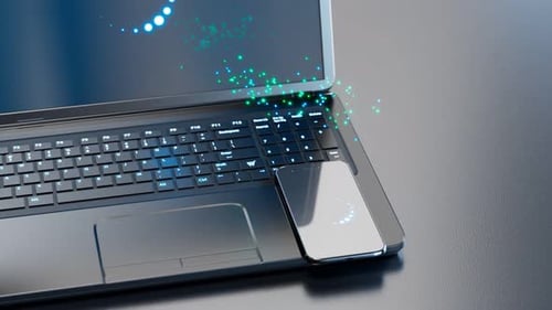 Ein Smartphone mit einem Notebook verbinden. Synchronisieren Sie Daten zwischen Geräten. Synchronisieren.