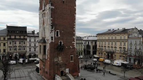 Imágenes aéreas del histórico mercado de estilo renacentista de The Cloth Hall