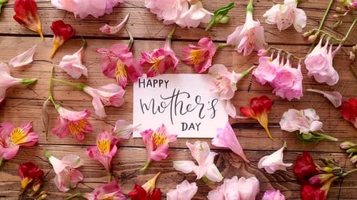 HAPPY MOTHERS DAY card on a wooden table top view