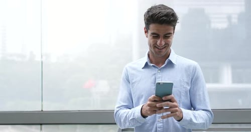 Business man use of cellphone in city