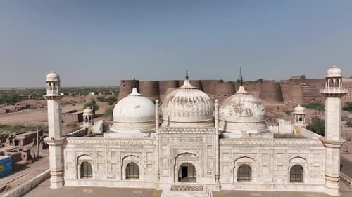 Images Cinématographique du fort de Derawar capturées par Drone.