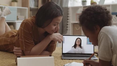 Children Learn Online With Virtual Teacher