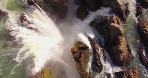 Über dem Wasserfall