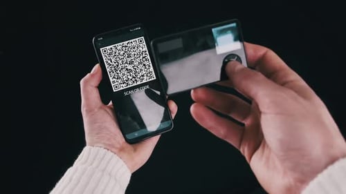Uso de la billetera portátil de criptomonedas frías para escanear el código QR en el teléfono inteligente