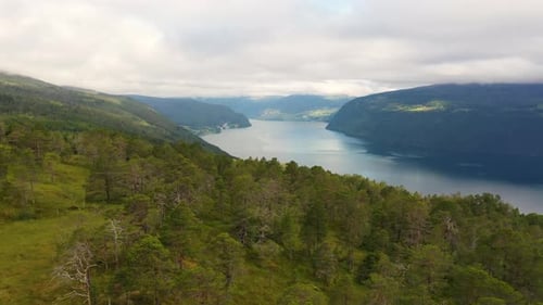 Imágenes aéreas: hermosa naturaleza, Noruega