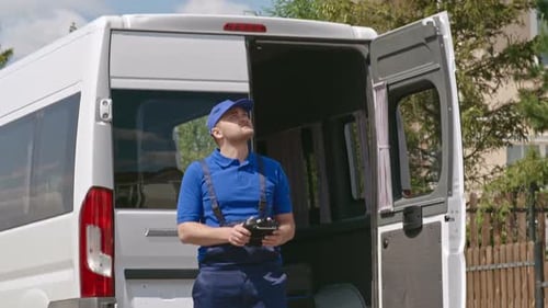 Fliegender Roboter liefert Nahrung