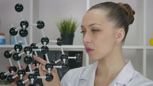 Un chercheur explore le développement de soins de la peau basés sur des modèles