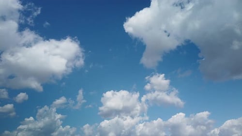 Nuages en timelapse en plein jour