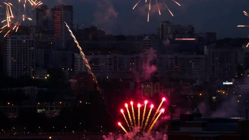 Wunderschönes Feuerwerk am Abendhimmel