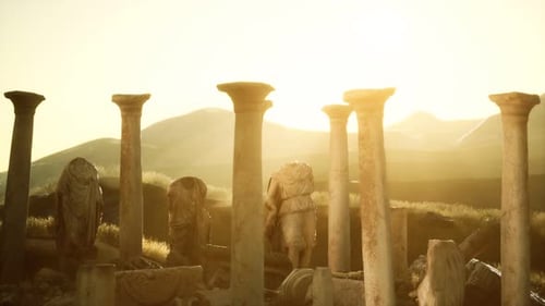 Ruines du vieux temple romain au coucher du soleil