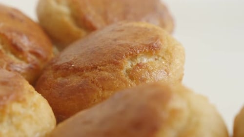 Slow pan on cornbread on the plate 4K 2160p 30fps UltraHD footage - Shallow DOF cornmeal close-up 38