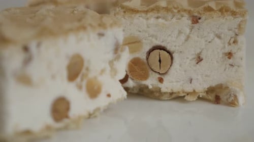 Inclinaison du halva dans des feuilles de gaufrettes vidéo 4K