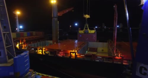 Loading containers on the ship