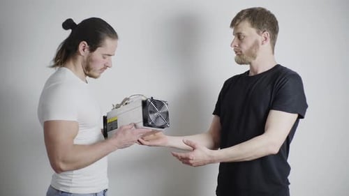 The Seller is Trying to Sell ASIC for Mining to the Buyer the Man Refuses to Buy