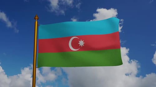 Nationalflagge der Republik Aserbaidschan winkt mit Fahnenmast und blauem Himmel