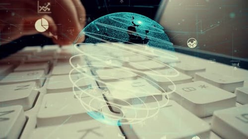 Homme travaillant sur ordinateur avec un graphique de la modernisation de l'analyse des données commerciales