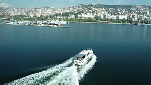 Boot auf See, Bootshafen, Yachthafen