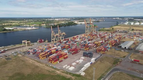 Containerterminal im Frachthafen