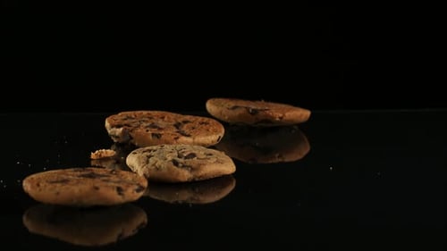 Kekse fallen und hüpfen in Ultrazeitlupe 1500 fps - reflektierende Oberfläche - COOKIES PHANTOM 006