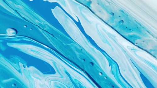 Blau-weiße bunte Acrylfarbe. Fantastische Oberfläche mit Chaotic Motion Liquid. Ansicht von oben. Makro