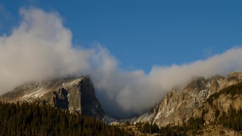 Time Lapse de nubes sobre las Montañas Rocosas