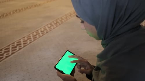 Muslim Looking Chrome Key Smarthphone