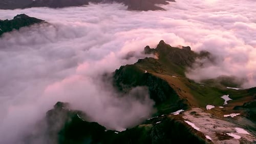 Sunset Mountains unter Nebel