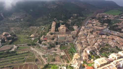 Luftaufnahme des alten Ferienortes Valldemossa