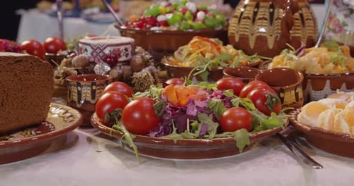 Table de cuisine nationale ukrainienne avec plats