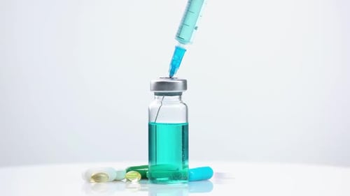 Flacon de médicament en verre avec seringue pour injection