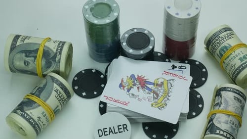 Jeu De Cartes Pour Le Poker Jouer Des Jetons Et De L'Argent Sur La Table