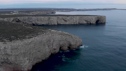 Rocky Cliffs mit Blick aufs Meer