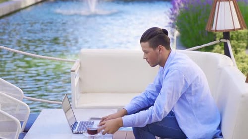 Young businessman working out of office.