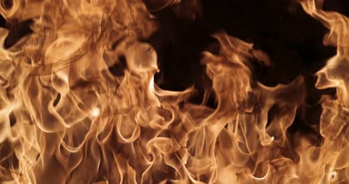 Feuer auf einem schwarzen Hintergrund
