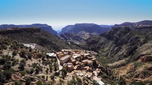 Vue panoramique du petit village rural situé sur le plateau de Saiq dans les montagnes de Jebel Akhdar à Oman