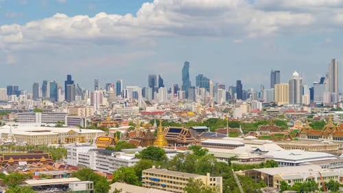 Lapso de tiempo de la vista aérea de Mahanakhon y el Templo del Buda de Esmeralda o Wat Phra Kaew